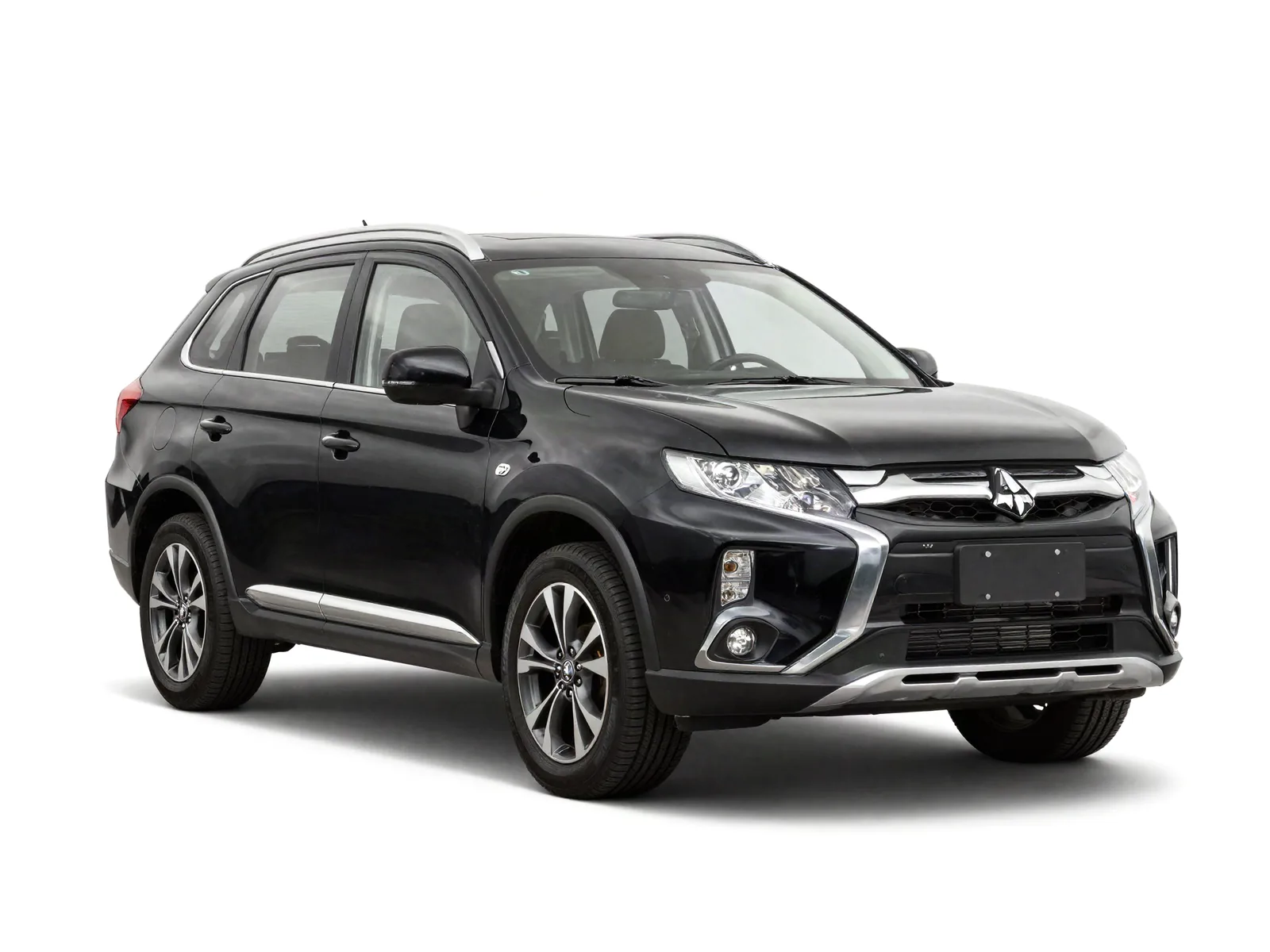 Mitsubishi Outlander 2017 — car rental in Georgia, Cartome