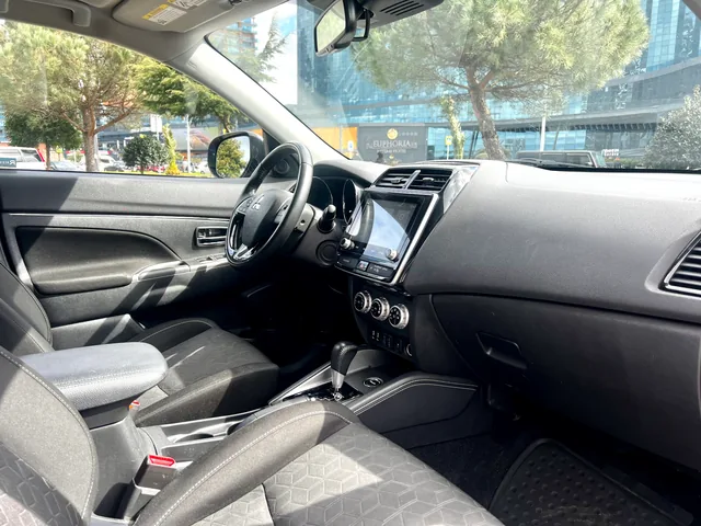 Mitsubishi Outlander Sport — 5