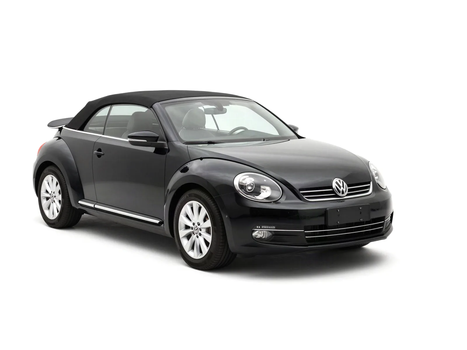 Volkswagen Beetle Cabrio 2017 — car rental in Georgia, Cartome